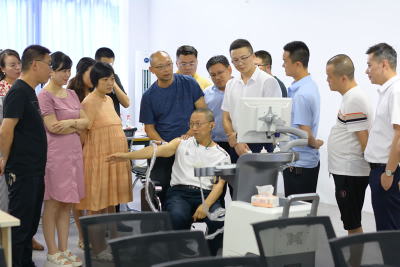 綿陽市、江油市醫(yī)療領航者蒞臨我司，共繪健康未來新篇章！3.jpg