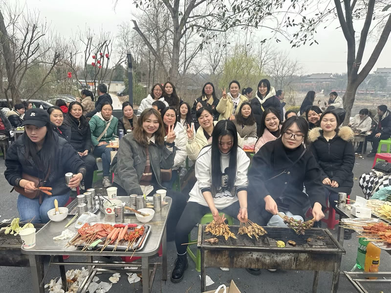 綿陽(yáng)市先鋒醫(yī)療器械有限公司—— 慶?！?.8婦女節(jié)”，共赴燒烤盛宴，致敬巾幗風(fēng)采2.jpg